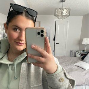 Meet your Posher, Ally